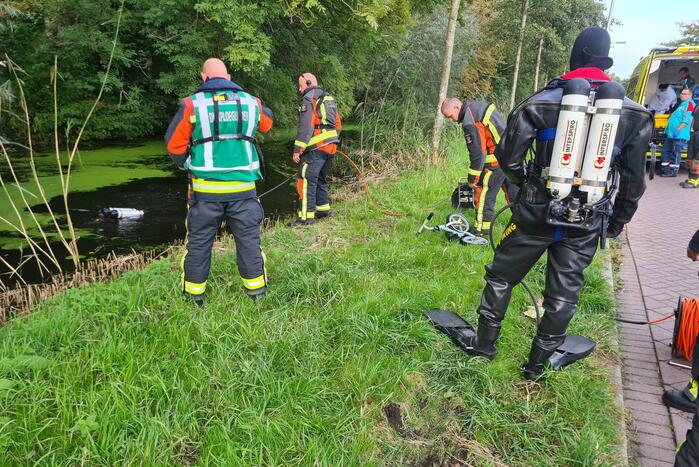 Brandweer verricht zoekslag door kinderfiets in sloot