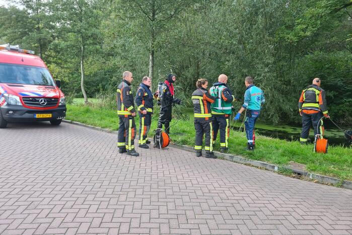 Brandweer verricht zoekslag door kinderfiets in sloot