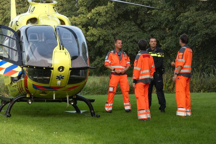 Snorfietser gewond door botsing tegen paal