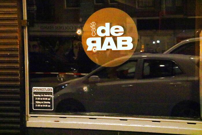 Kogelinslagen bij café De Rab