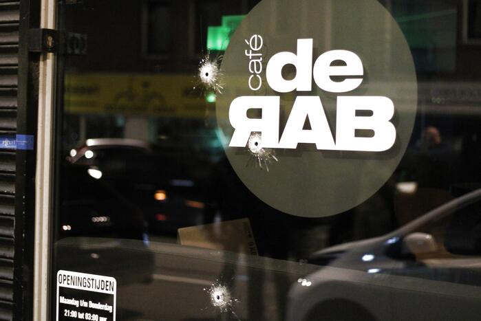 Kogelinslagen bij café De Rab