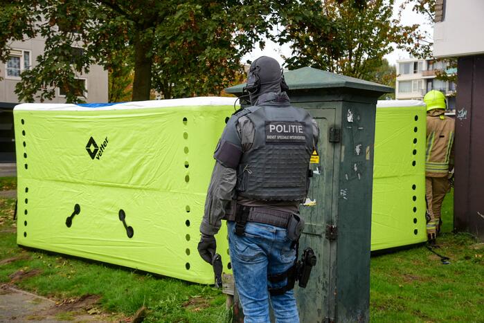 Man met verward gedrag door arrestatieteam uit flatwoning gehaald