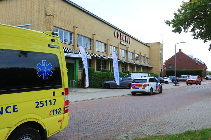 Decoratie-auto Coronel Lasergames rolt naar beneden, drie gewonden