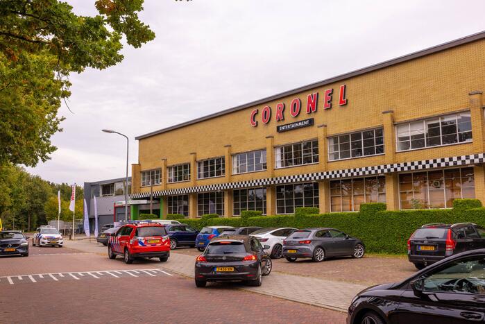 Decoratie-auto Coronel Lasergames rolt naar beneden, drie gewonden