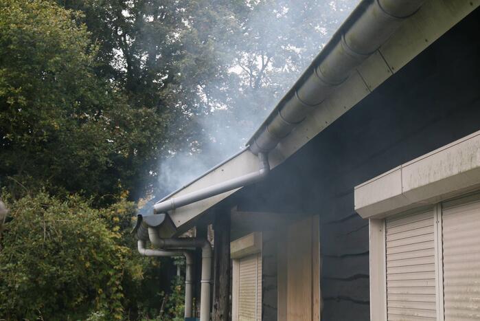 Hevige brand in voormalig clubgebouw van schaatsbaan