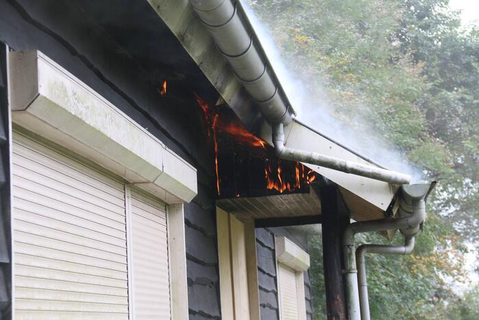 Hevige brand in voormalig clubgebouw van schaatsbaan