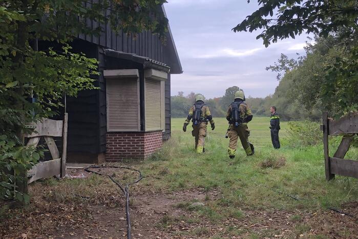 Hevige brand in voormalig clubgebouw van schaatsbaan