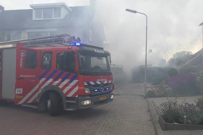 Veel rook door uitslaande brand in schuur