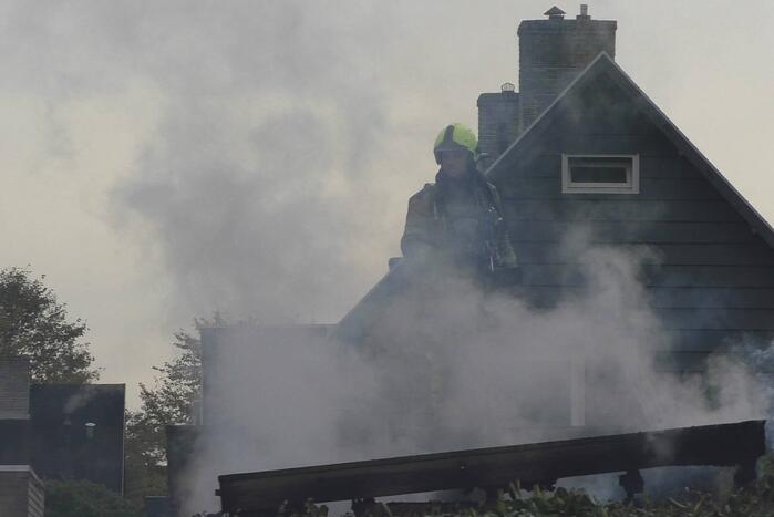 Veel rook door uitslaande brand in schuur