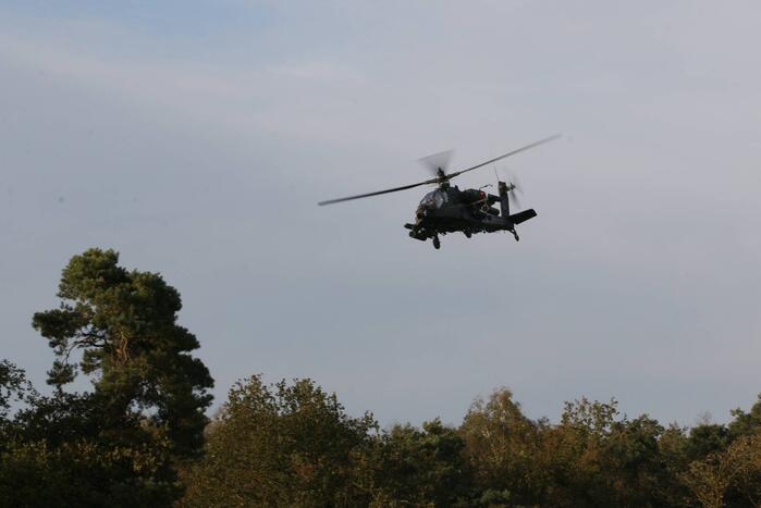 Defensie traint met gevechtshelikopters