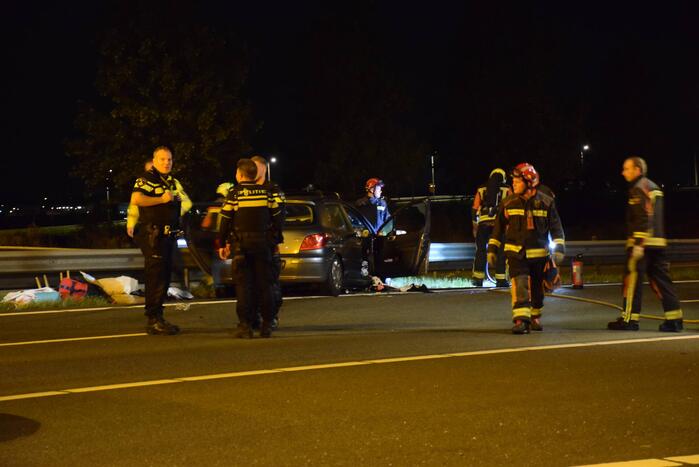 Auto botst op tankwagen na negeren stopteken