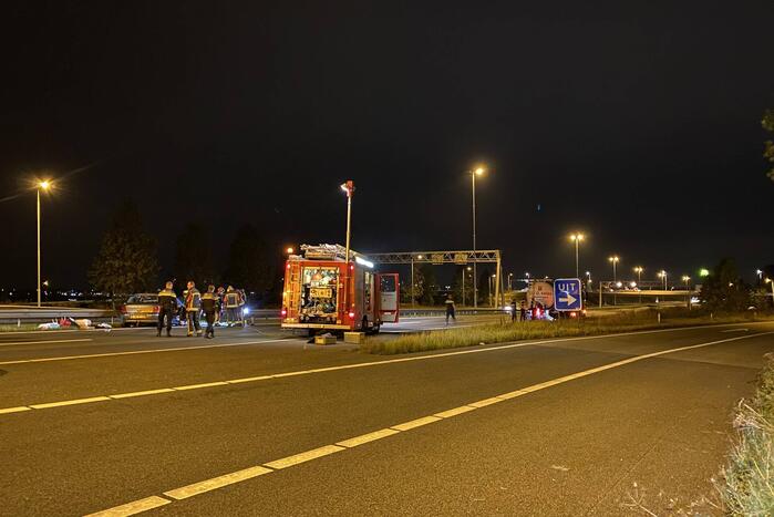 Auto botst op tankwagen na negeren stopteken