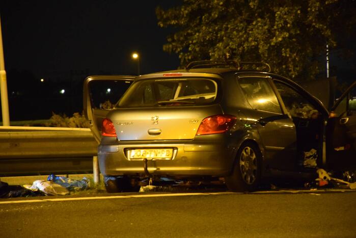 Auto botst op tankwagen na negeren stopteken