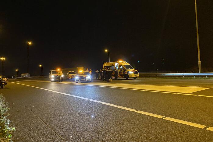 Auto botst op tankwagen na negeren stopteken