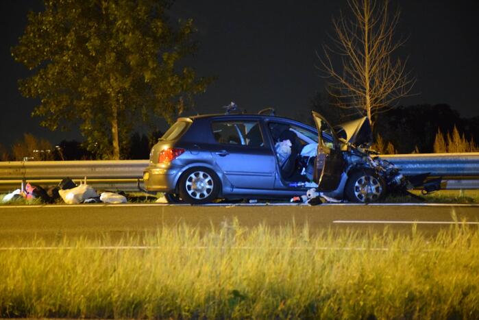 Auto botst op tankwagen na negeren stopteken