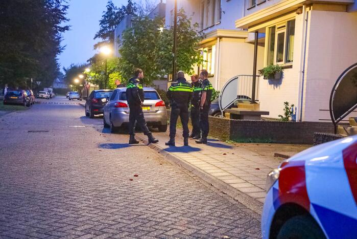 Buurman haalt buurman uit auto te water