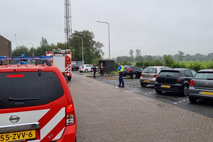 Automobilist belandt op slootkant bij Esso-tankstation Voskuilen