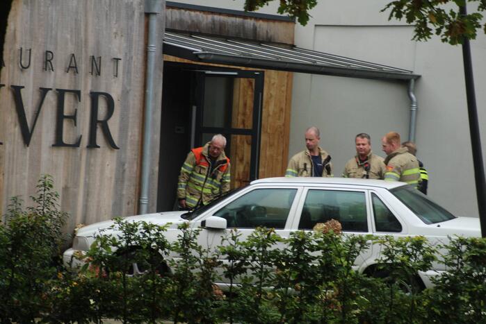 Automobilist rijdt tegen gevel van Restaurant Zuiver