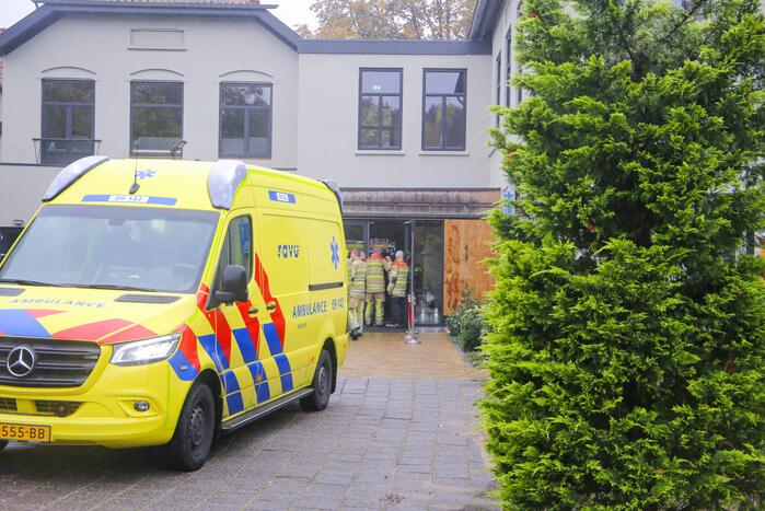 Automobilist rijdt tegen gevel van Restaurant Zuiver