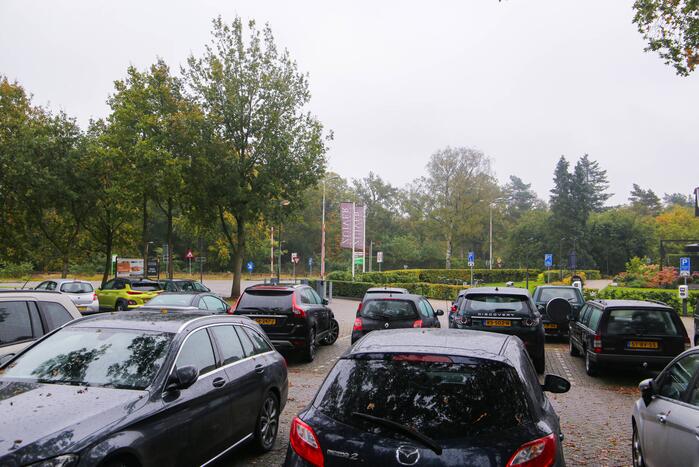 Automobilist rijdt tegen gevel van Restaurant Zuiver