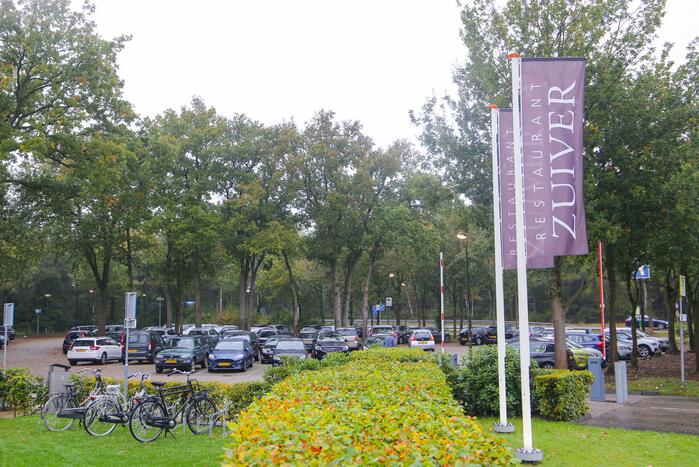 Automobilist rijdt tegen gevel van Restaurant Zuiver