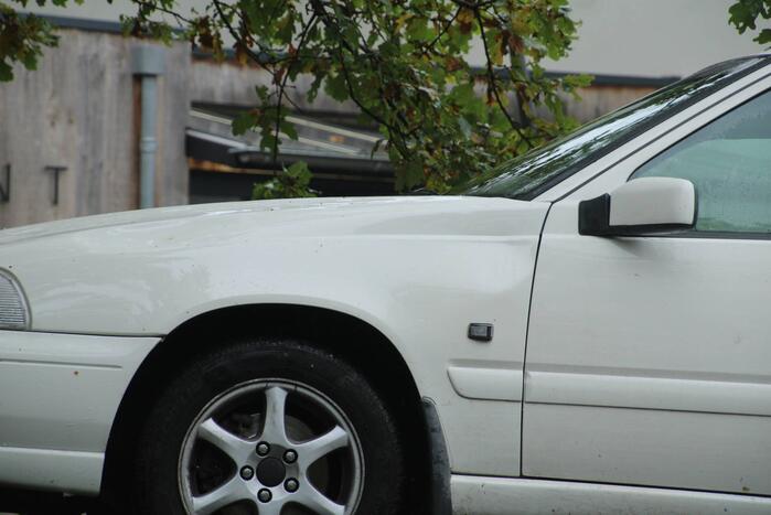 Automobilist rijdt tegen gevel van Restaurant Zuiver