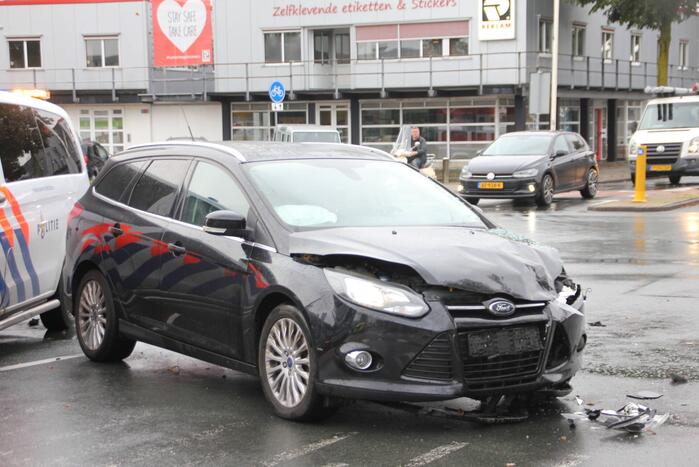Persoon gewond bij flink verkeersongeval