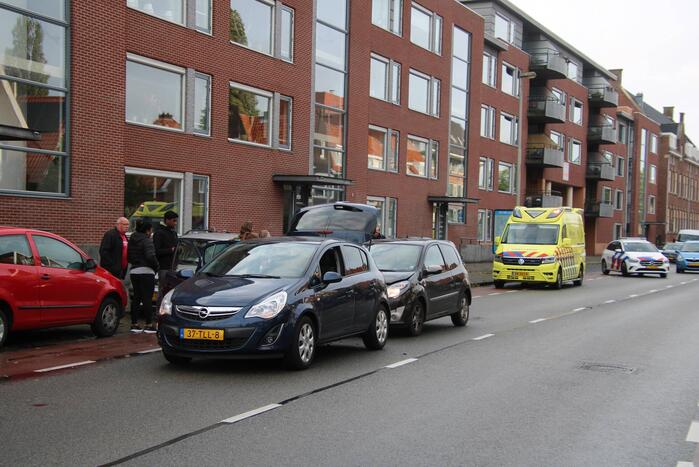 Automobilist botst met auto op voorganger