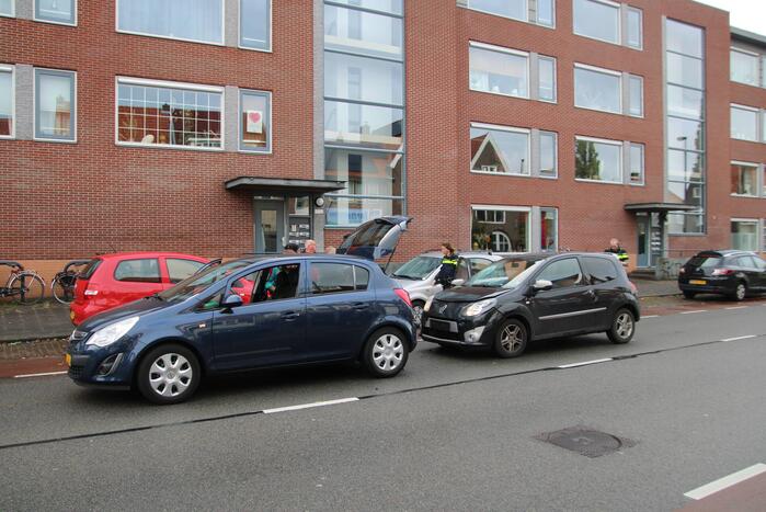 Automobilist botst met auto op voorganger