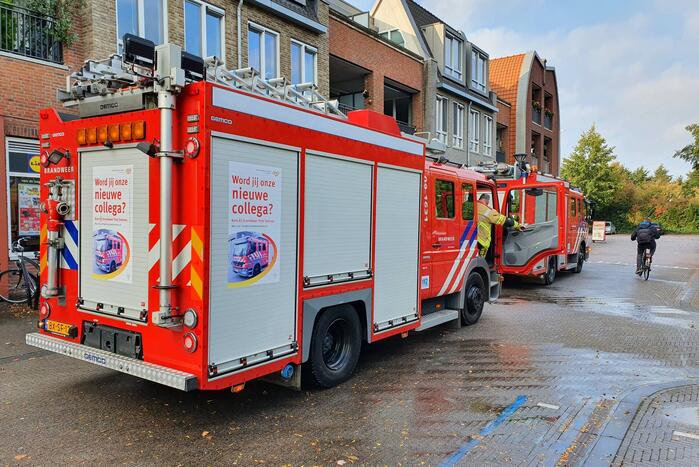 Wegdek bezaaid met olie