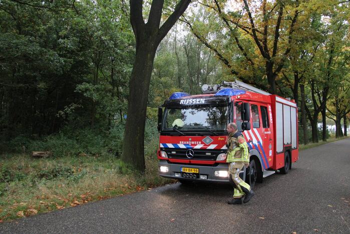Brandweer dooft brand in bos