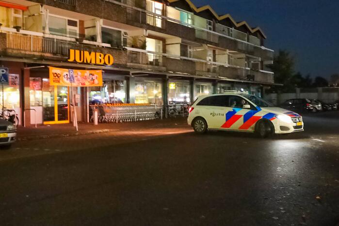 Politieinzet op parkeerterrein bij Jumbo