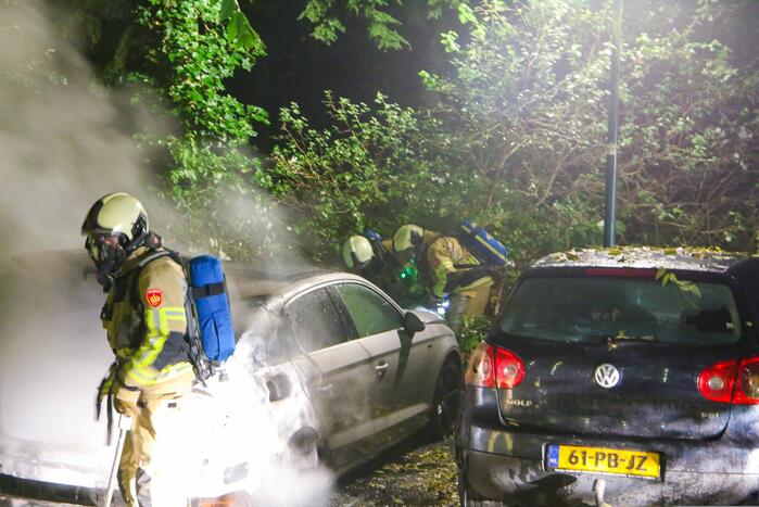 Personenauto total-loss door felle brand