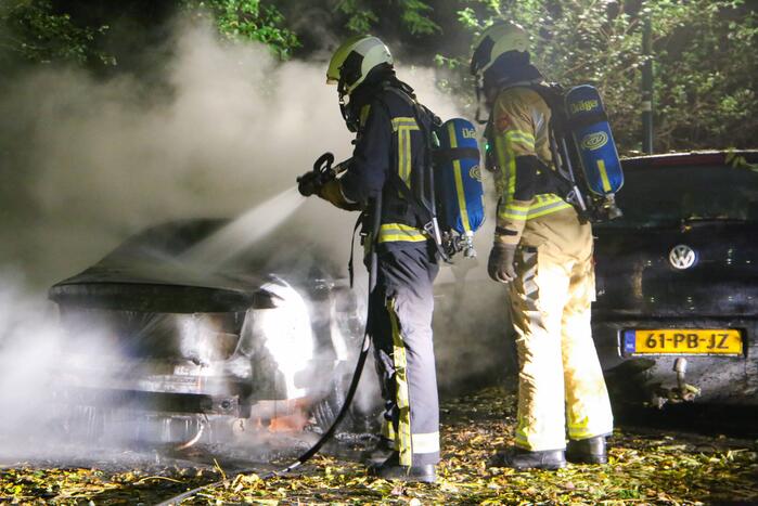 Personenauto total-loss door felle brand