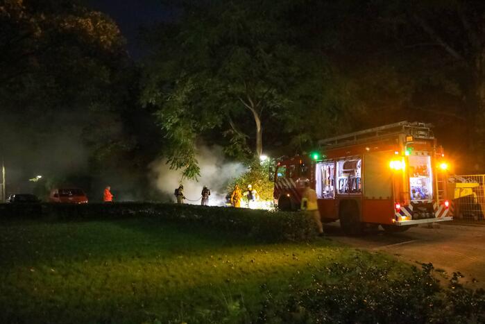 Personenauto total-loss door felle brand