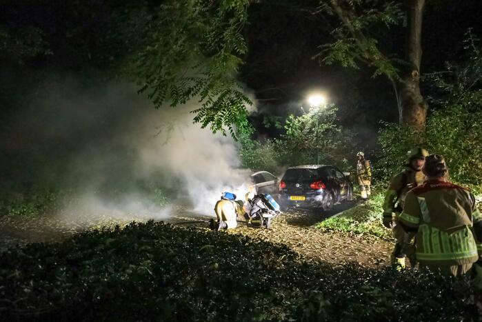 Personenauto total-loss door felle brand