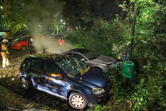 Personenauto total-loss door felle brand