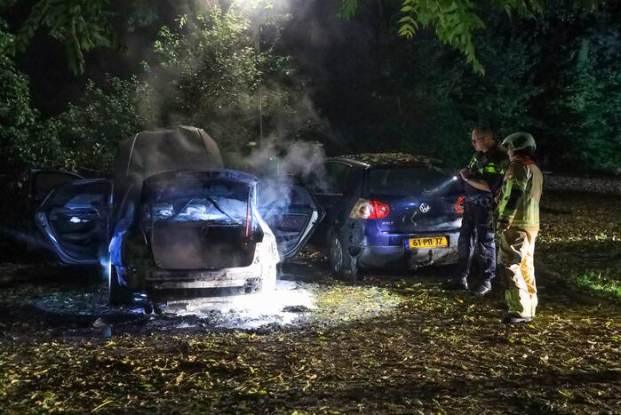 Personenauto total-loss door felle brand