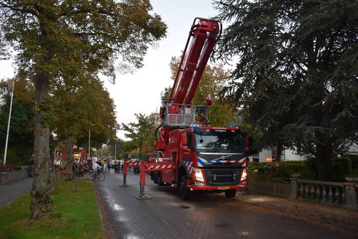 Straat afgsloten vanwege schoorsteenbrand