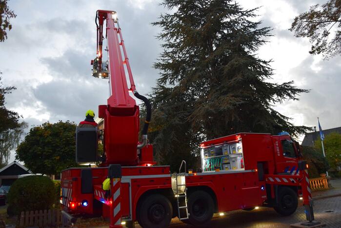 Straat afgsloten vanwege schoorsteenbrand