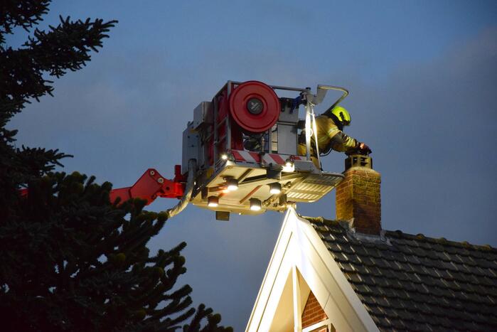 Straat afgsloten vanwege schoorsteenbrand