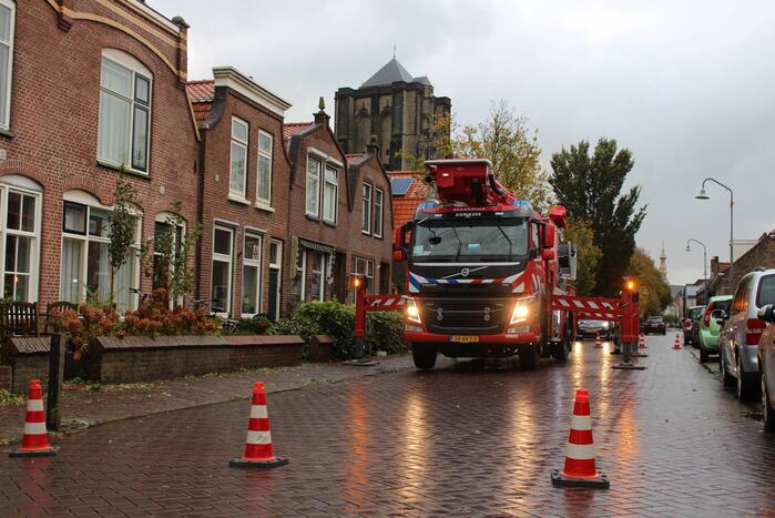 Schoorsteenpijp van woning afgebroken