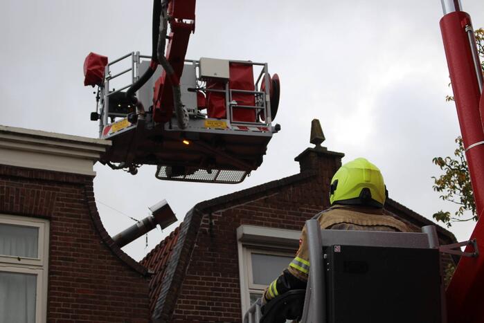 Schoorsteenpijp van woning afgebroken