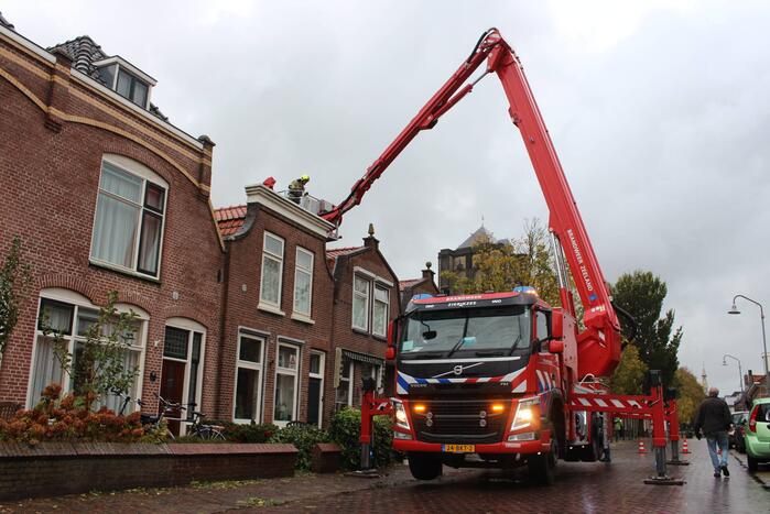 Schoorsteenpijp van woning afgebroken
