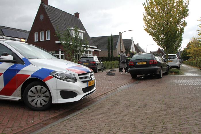 Flinke ravage bij botsing tussen auto's