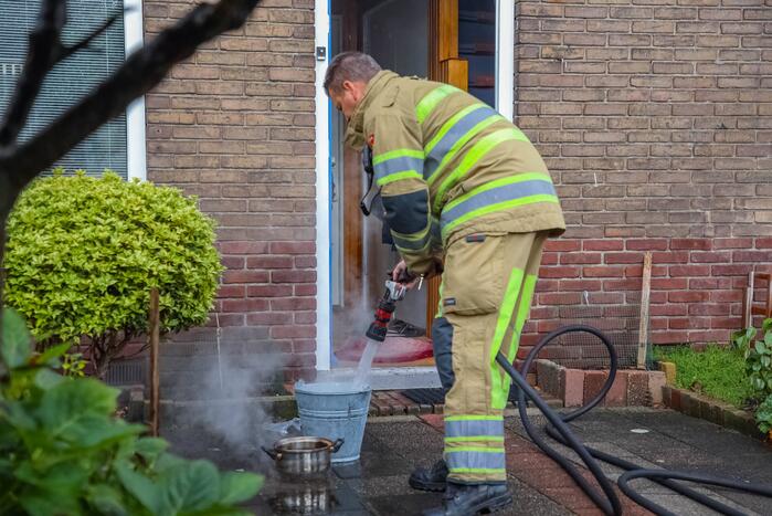 Rookmelder gaat af en buren bellen de brandweer