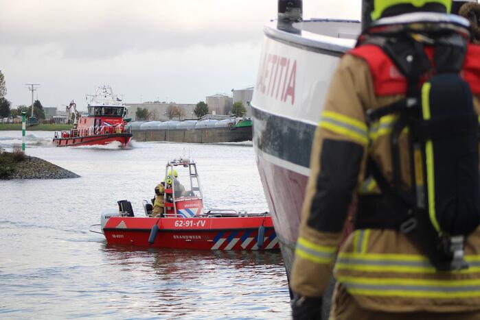 Brand in machinekamer van vrachtschip Laetitia