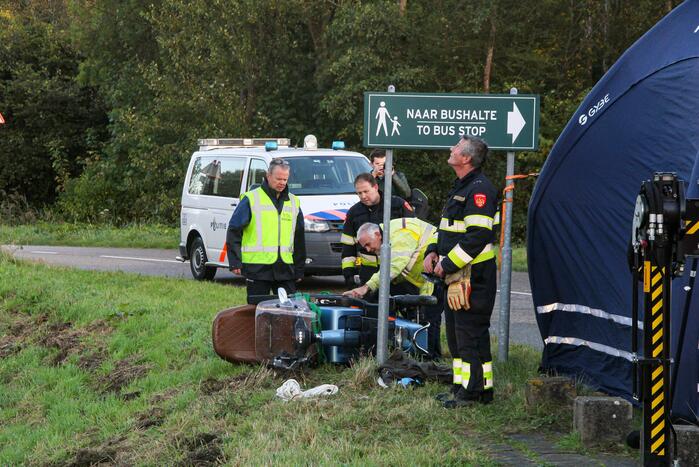 Scootmobiel raakt te water, persoon overleden