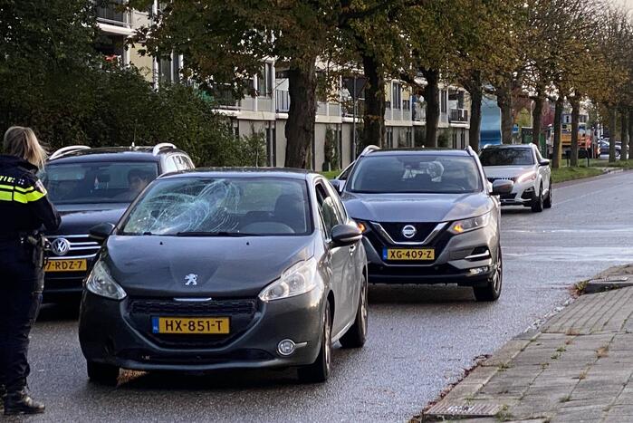 Scooterrijder loopt hoofdwond op bij botsing met auto