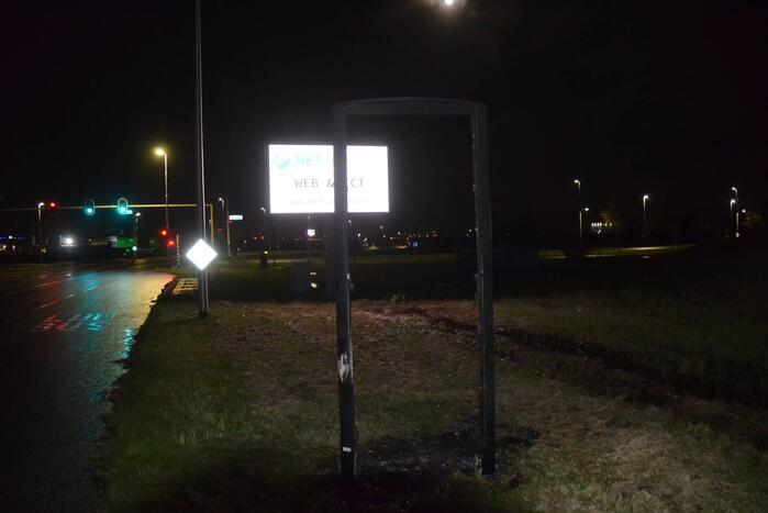 Welkomstbord in brand